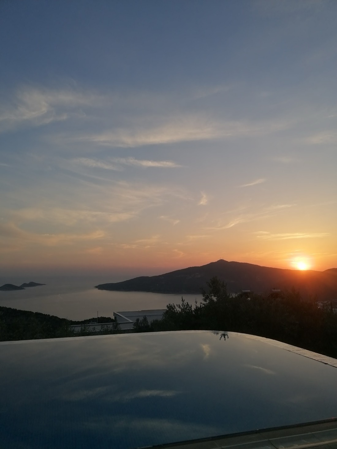 Havuz başından gün batımı